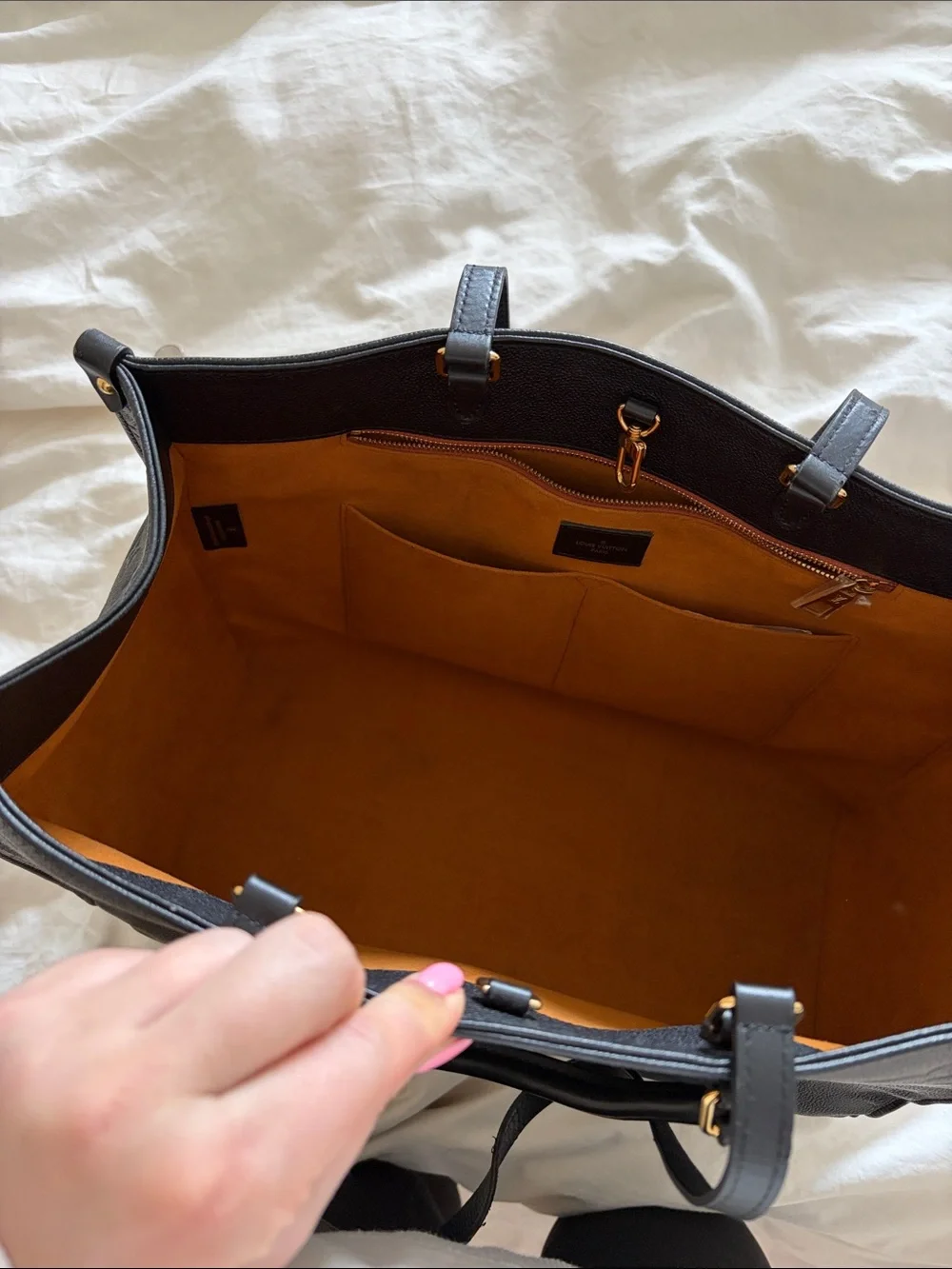 Louis Vuitton OnTheGo Black GM - Picture 6 of 9